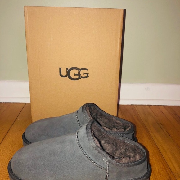 UGG Classic Slipper - Picture 2 of 9
